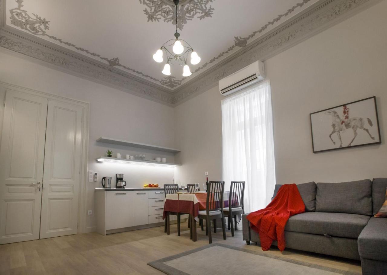 Sophisticated Apartment In Syntagma By Ghh Athens Exterior photo